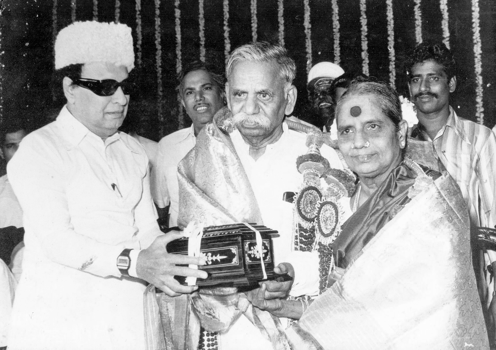 எம்ஜிஆர் - மபொசி